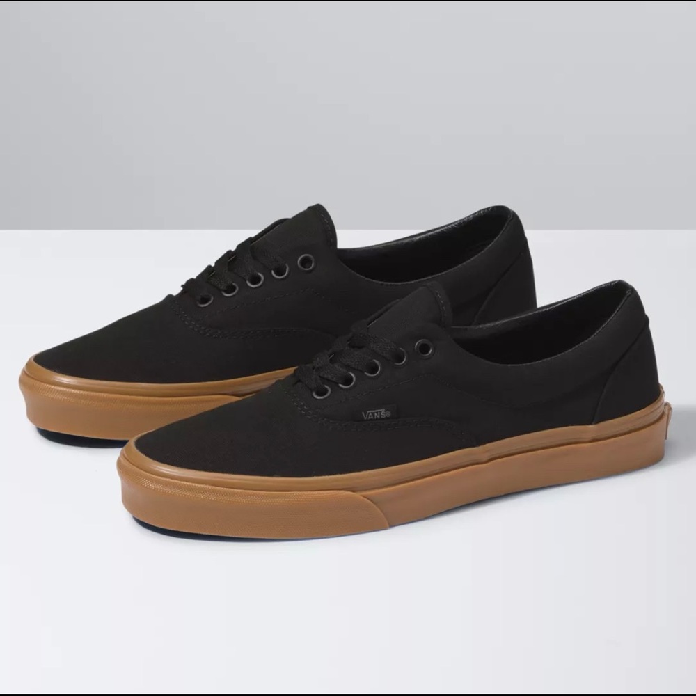 Womens Black & Gum Vans - Size 7